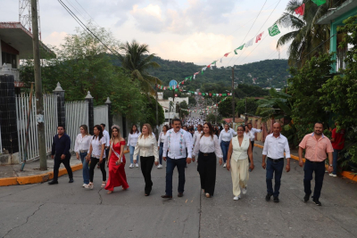 Tihuatlán celebra con vistoso desfile y evento cultural 426 años de su fundación