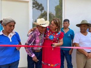 Entrega Lilia Arrieta cuartos dormitorios en siete comunidades