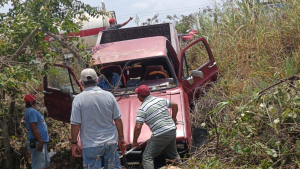 Accidente de Camioneta Ford en el Puente del 14 Deja una Menor Lesionada