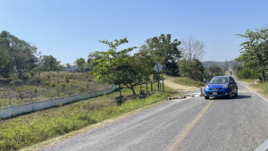 Piden rehabilitar carretera libre a Tuxpan; pobladores ponen más topes