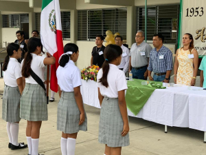 Celebra 70 años de fundación secundaria para trabajadores