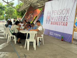 Instalan seis módulos para registro de pensión mujeres bienestar en la zona de Poza Rica