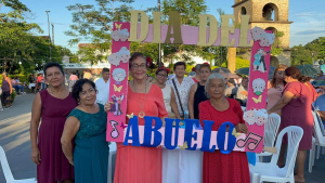 Festeja DIF a abuelitos en su día