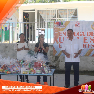 Entrega de Útiles Escolares en el Preescolar Miguel Hidalgo y Costilla