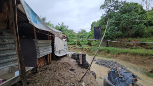 Se desborda arroyo y afecta viviendas en Poza Rica.