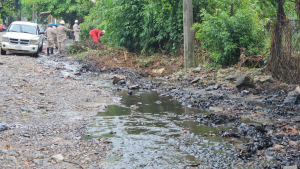 Durante lluvias escurre hidrocarburo en colonia de Poza Rica