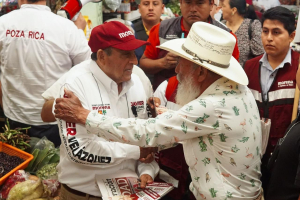 Javier Velázquez, visita el mercado &quot;Héroes del 47&quot; en Tuxpan