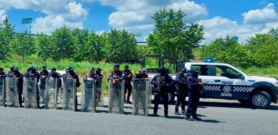 Con antimotines responden a manifestación en Naranjos