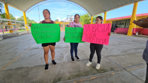 Toman escuela en Coatzintla