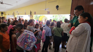 Realizan bendición de mochilas para nuevo ciclo escolar