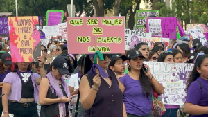 Marchan en Poza Rica para exigir espacios libres de violencia a las mujeres