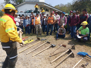 Capacitan a personal de Protección Civil