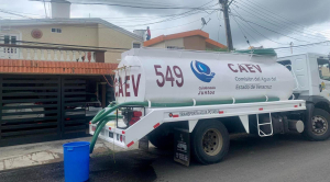 CAEV NO SABE DE DÓNDE DAR AGUA A NARANJOS