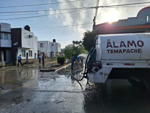 “Labores de limpieza en Villas de San Clemente: Colaboración entre autoridades y vecinos en Álamo”