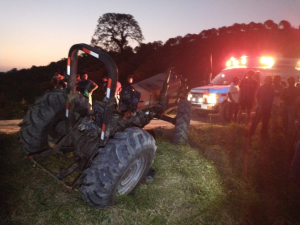 Muere al ser aplastado por un tractor