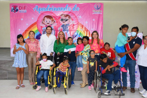 Mediante el programa “Apadrinando de Corazón” becan a 113 niños